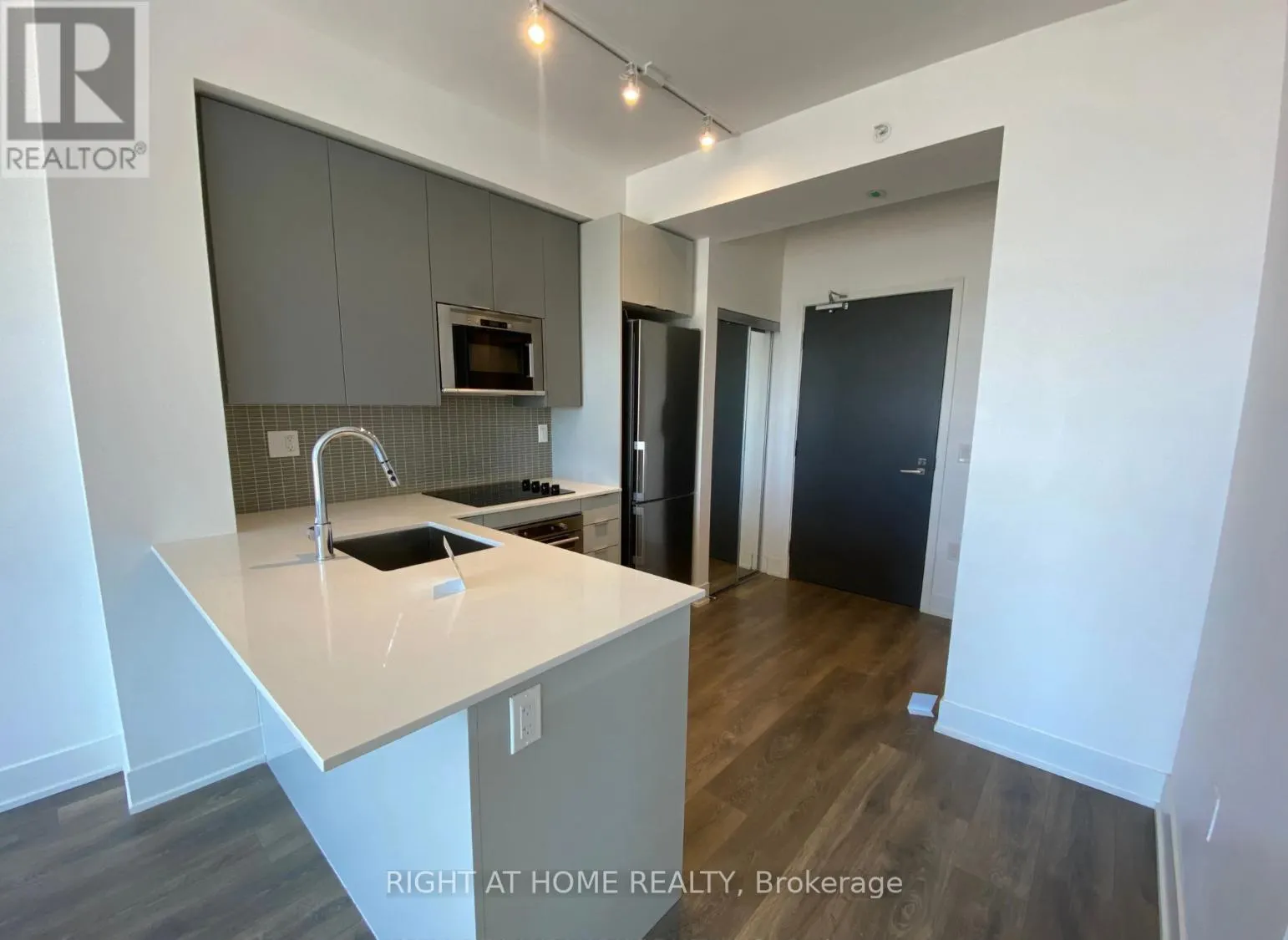 411 - 2916 HIGHWAY 7 ROAD W