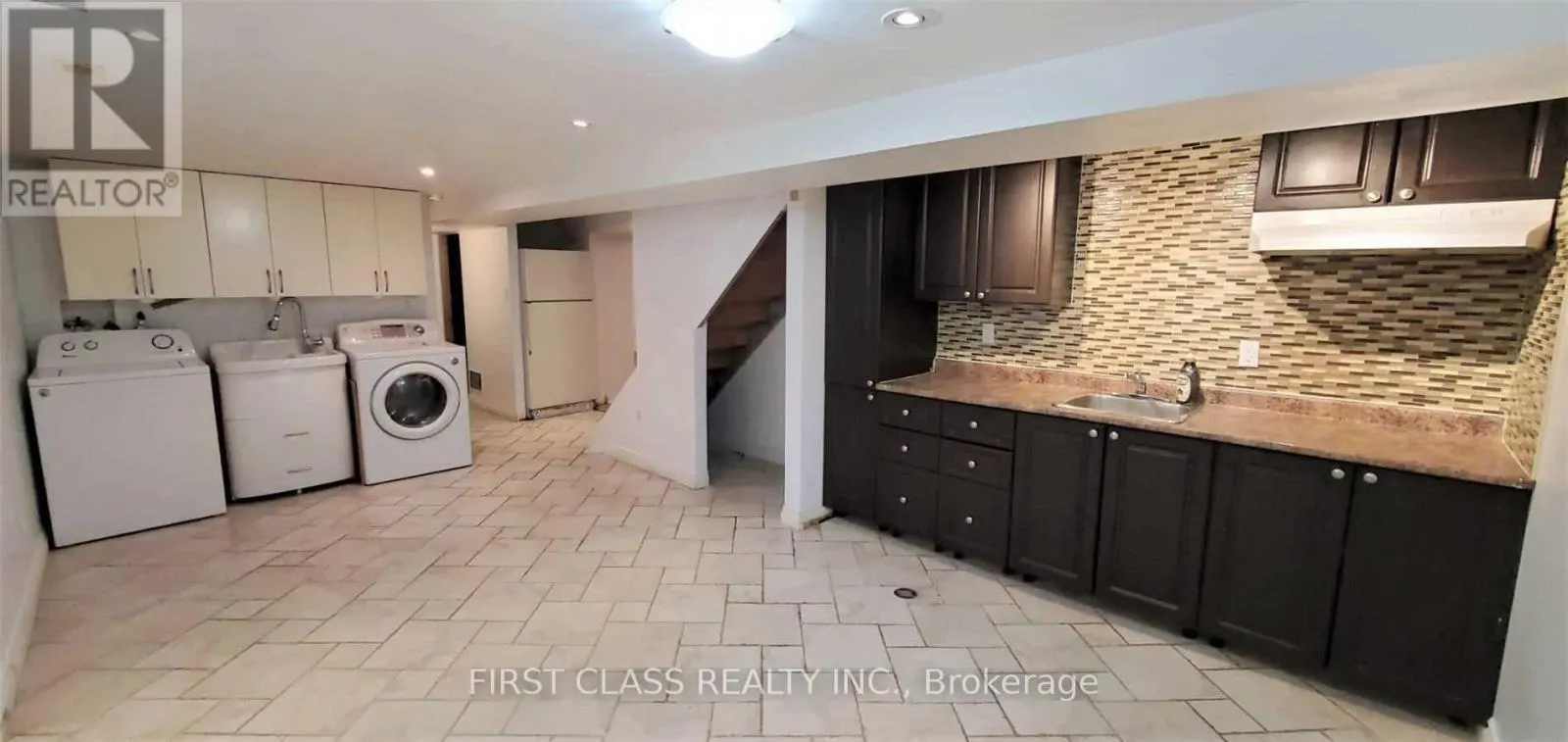 102 STEELES AVE EAST AVENUE