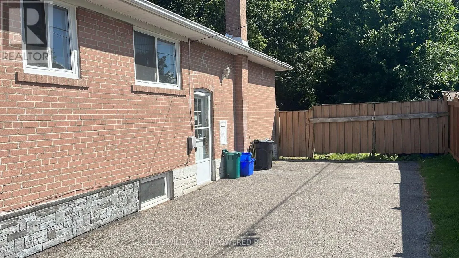 LOWER - 17 COLLINS CRESCENT