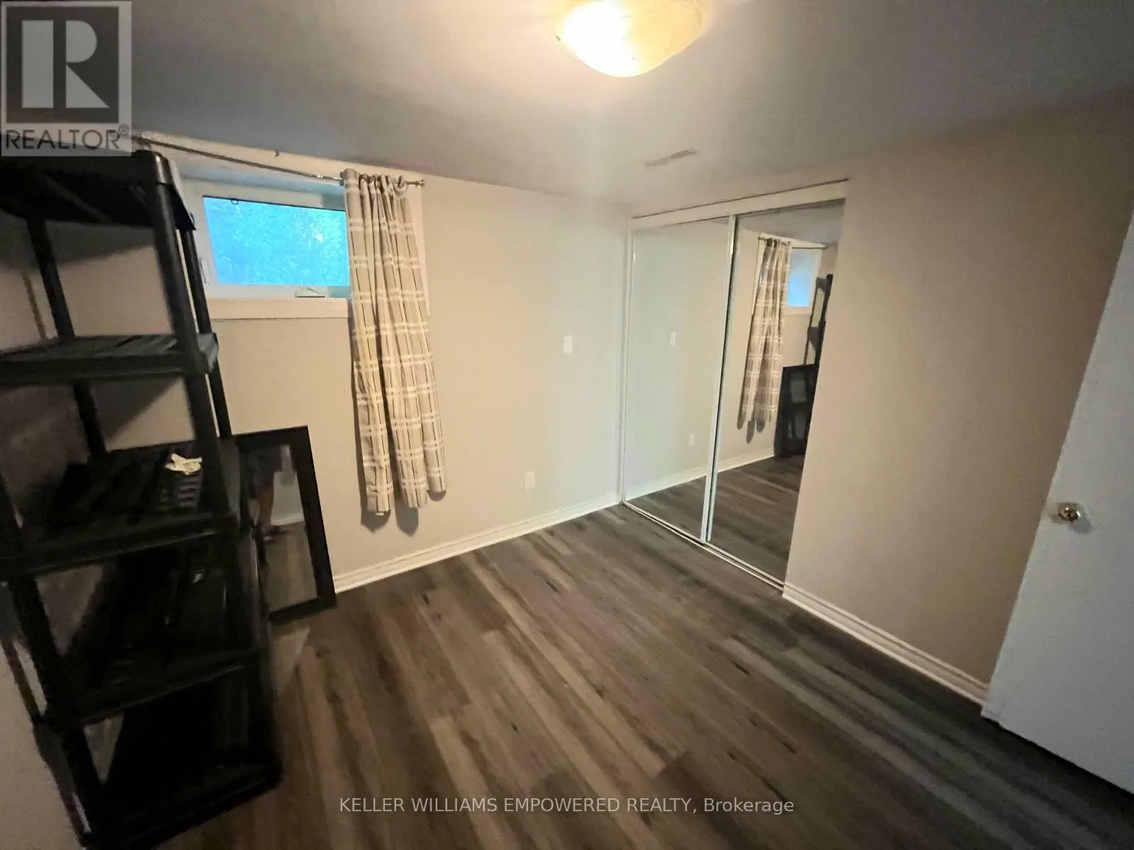 LOWER - 17 COLLINS CRESCENT