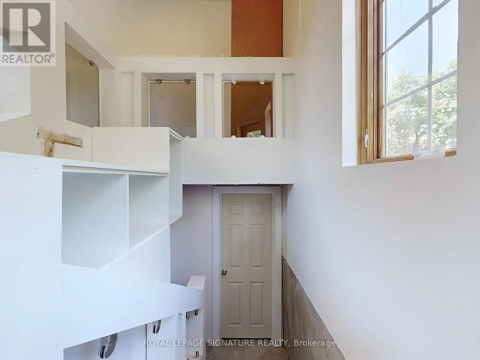 2 - 21 YONGEVIEW AVENUE