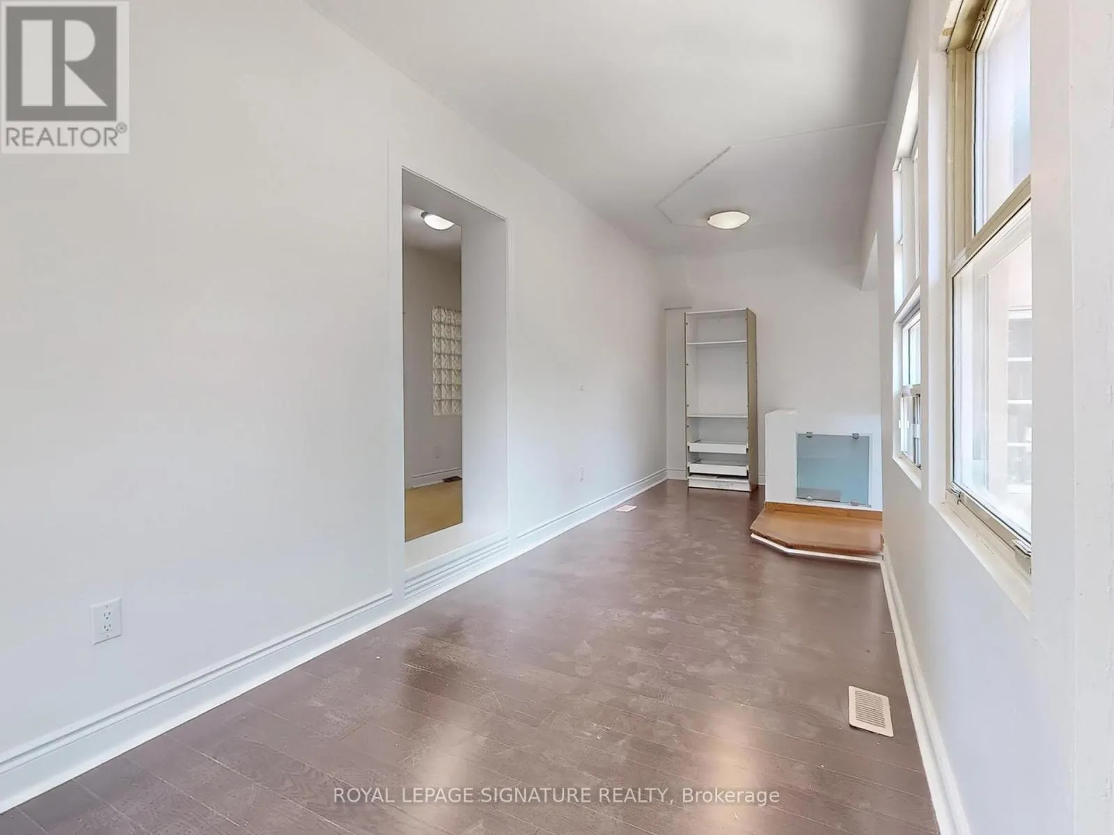 2 - 21 YONGEVIEW AVENUE