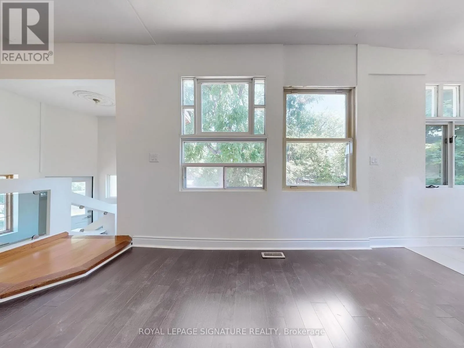 2 - 21 YONGEVIEW AVENUE