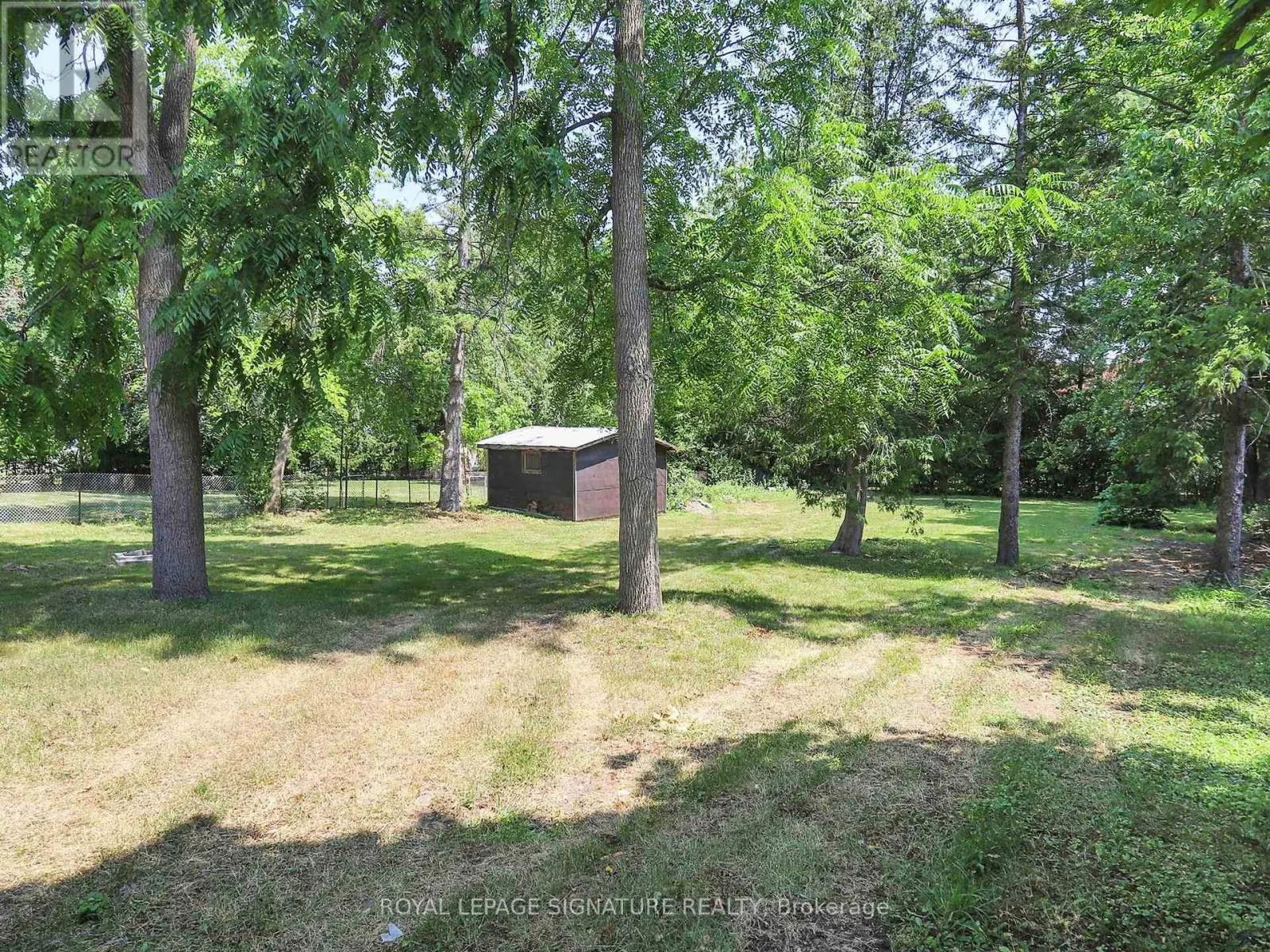 2 - 21 YONGEVIEW AVENUE