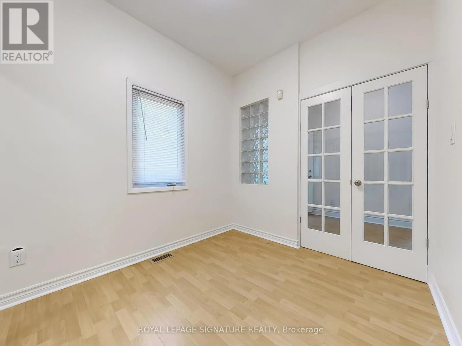 2 - 21 YONGEVIEW AVENUE