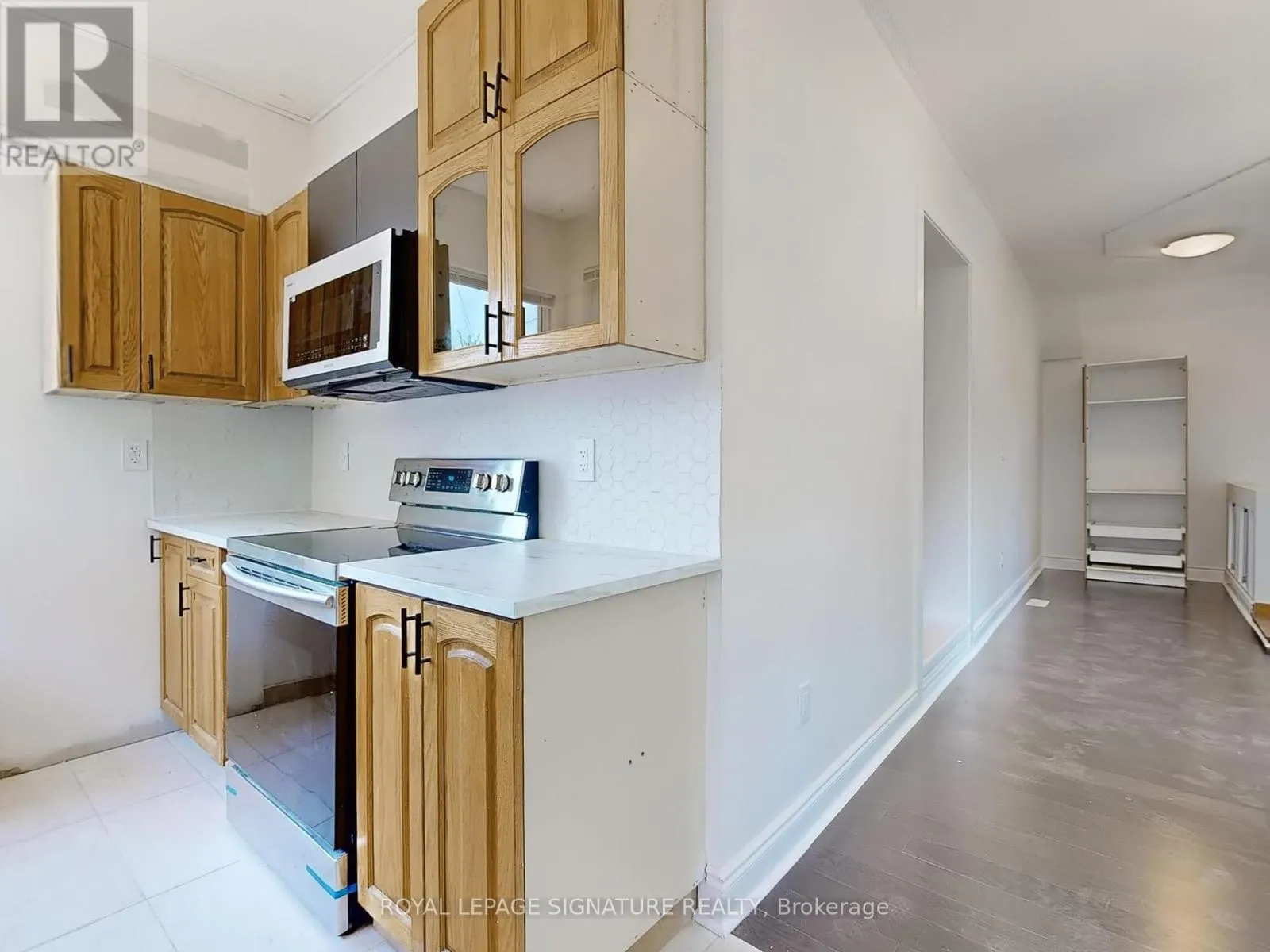 2 - 21 YONGEVIEW AVENUE