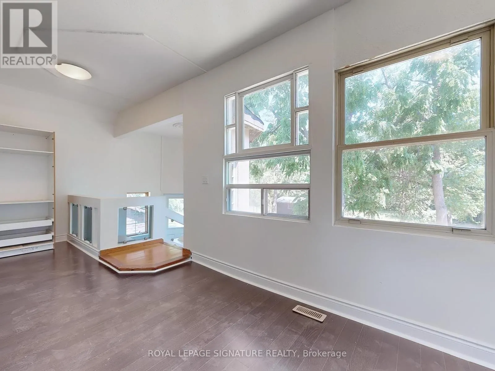2 - 21 YONGEVIEW AVENUE