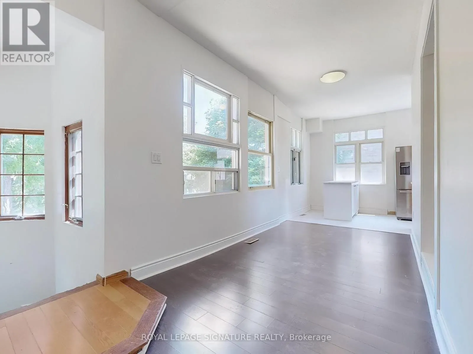 2 - 21 YONGEVIEW AVENUE