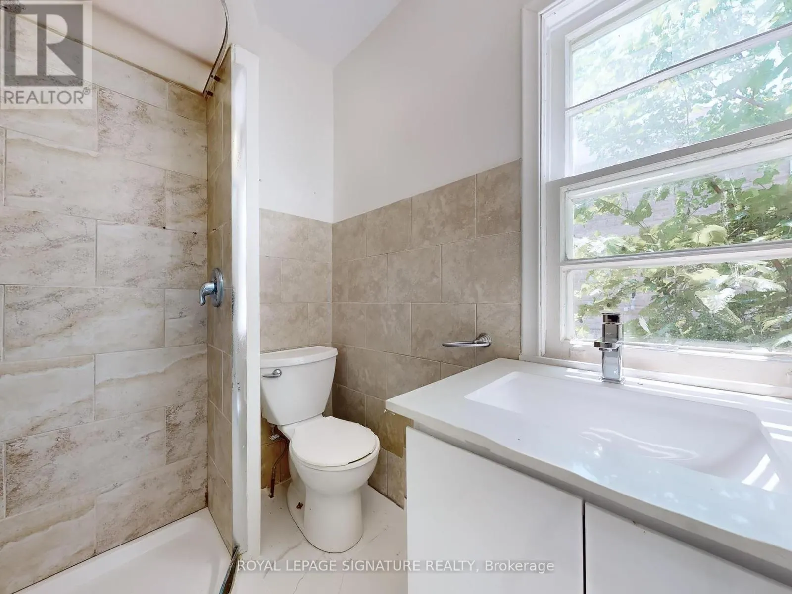 1 - 21 YONGEVIEW AVENUE