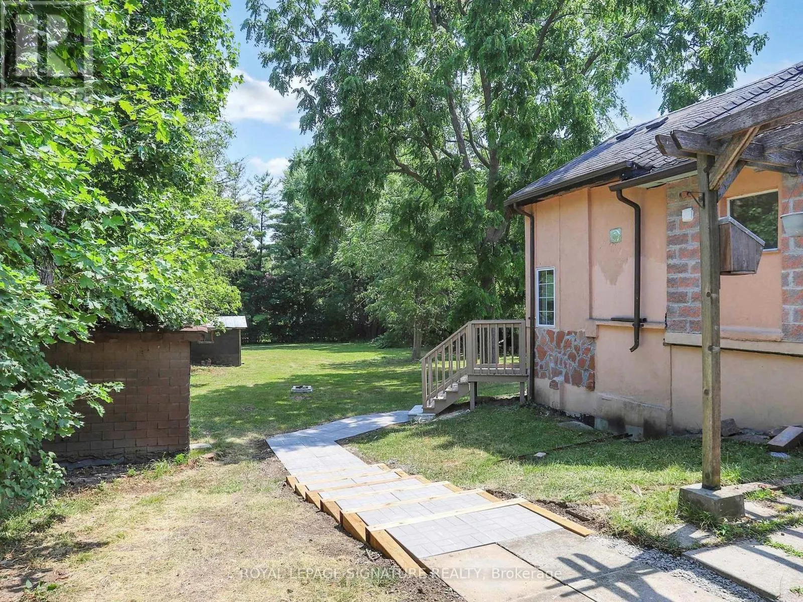 1 - 21 YONGEVIEW AVENUE