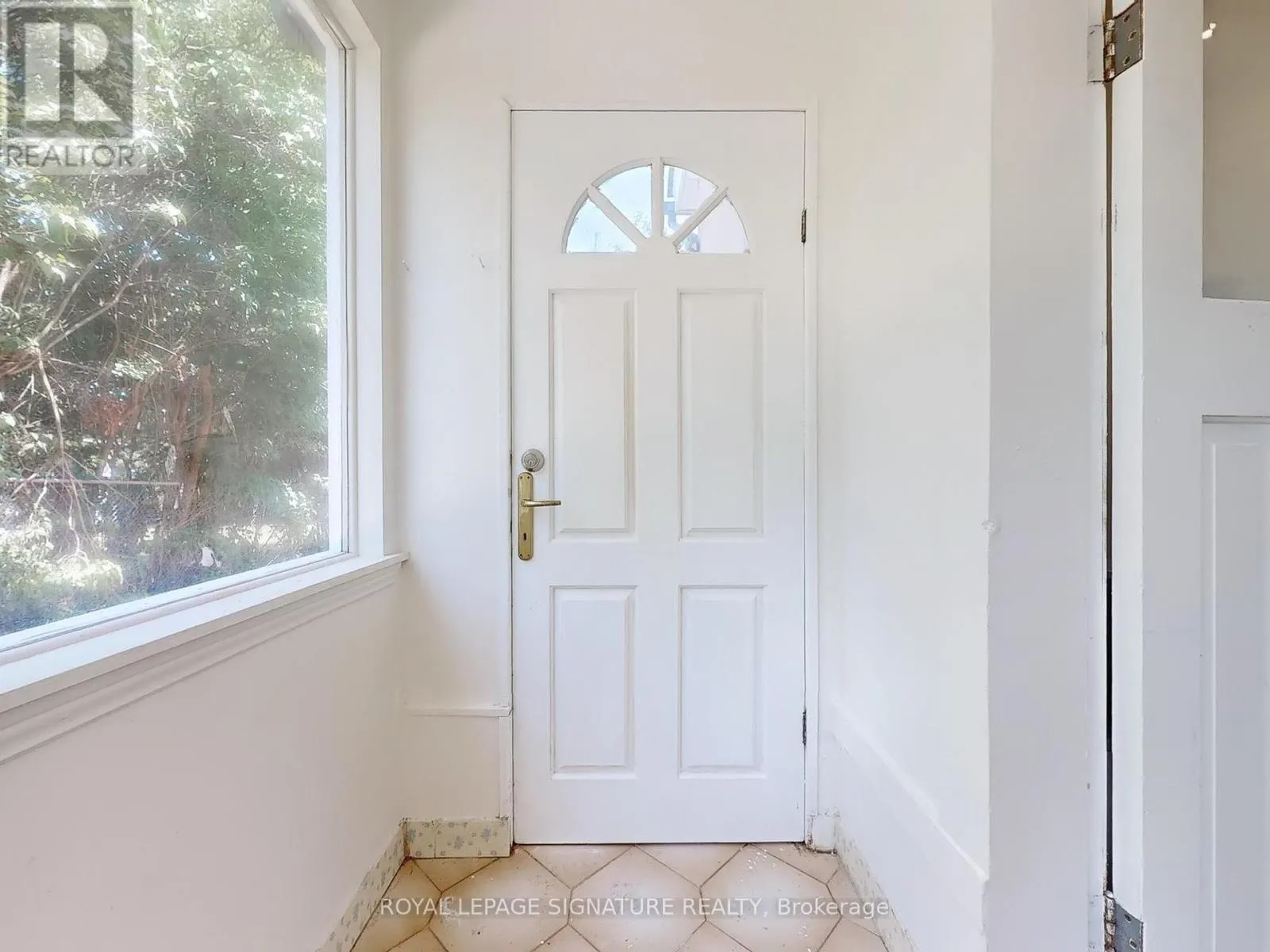 1 - 21 YONGEVIEW AVENUE