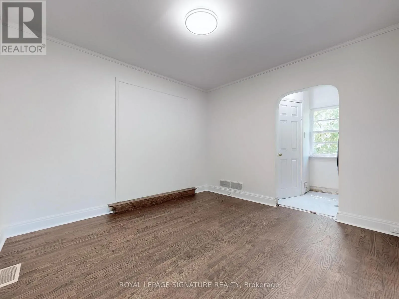 1 - 21 YONGEVIEW AVENUE