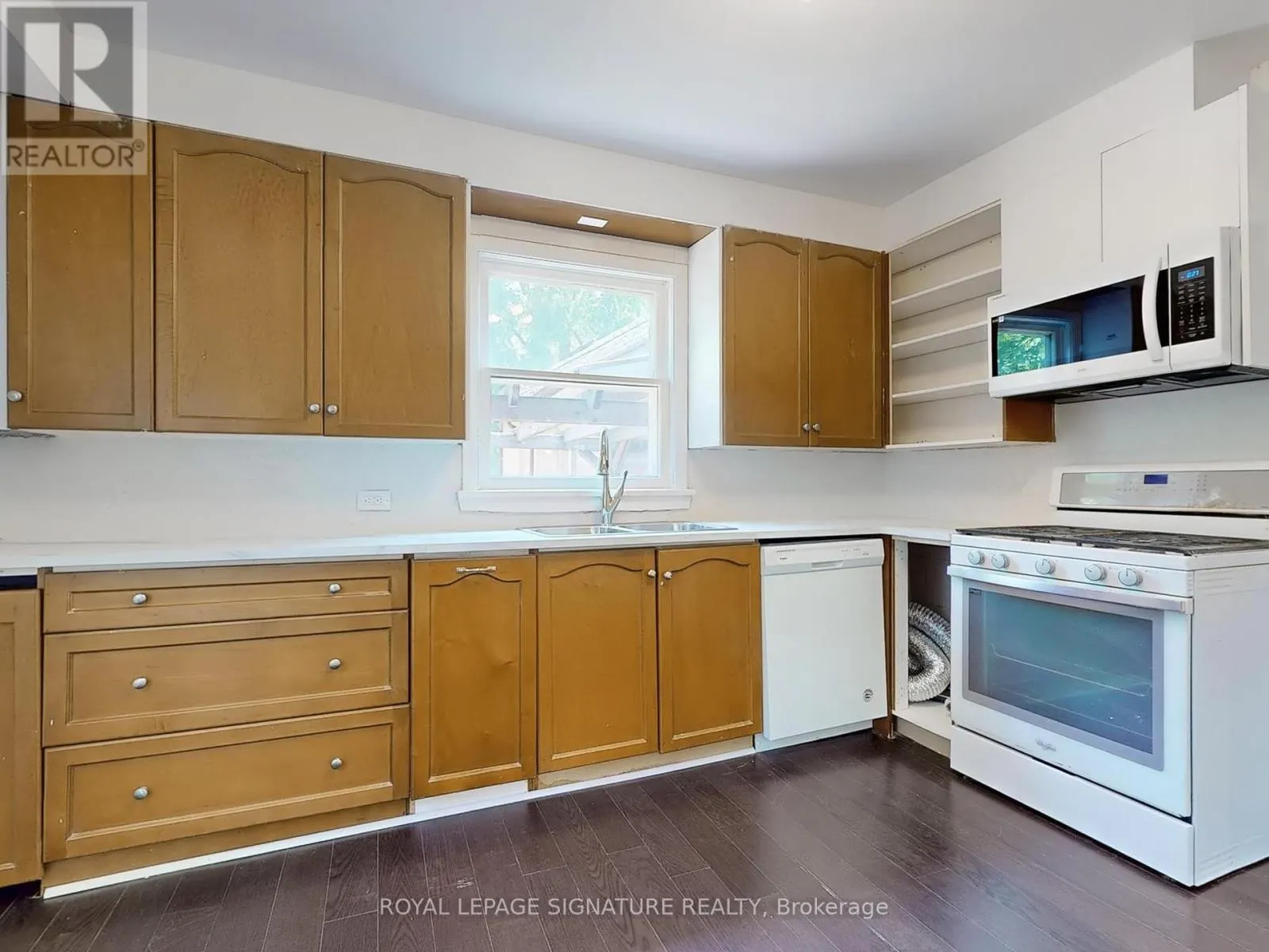 1 - 21 YONGEVIEW AVENUE