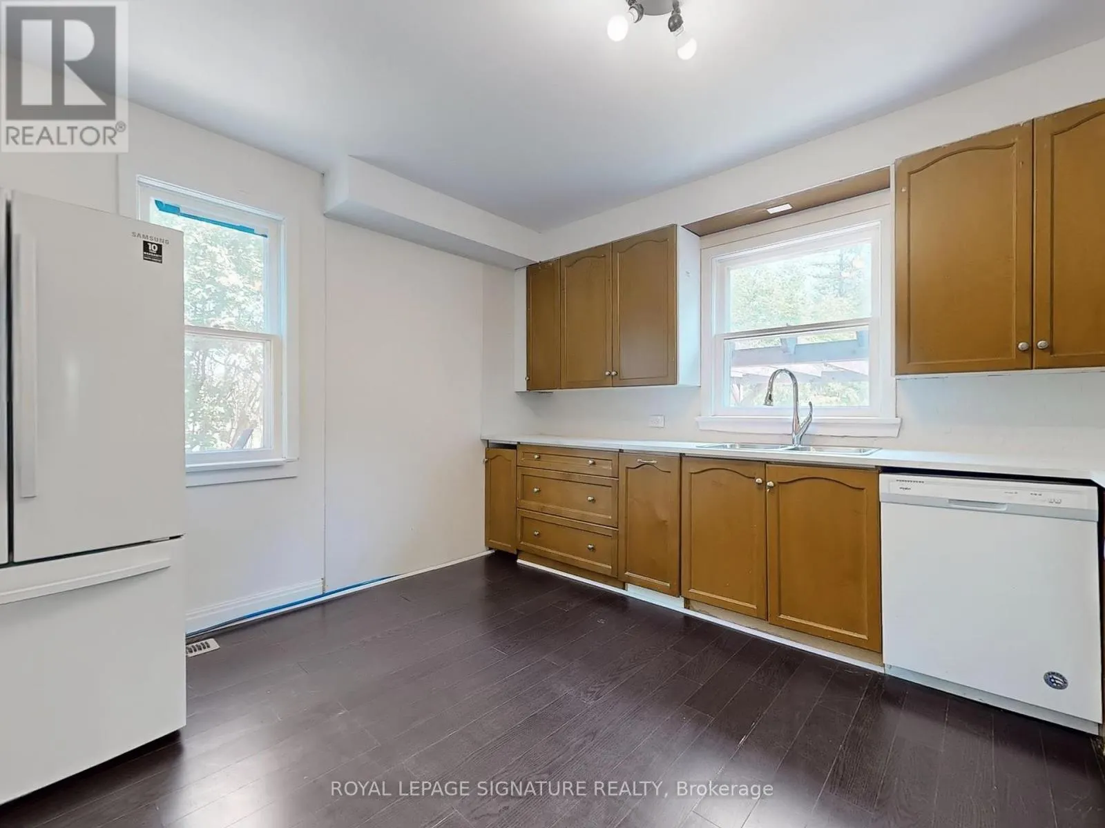 1 - 21 YONGEVIEW AVENUE