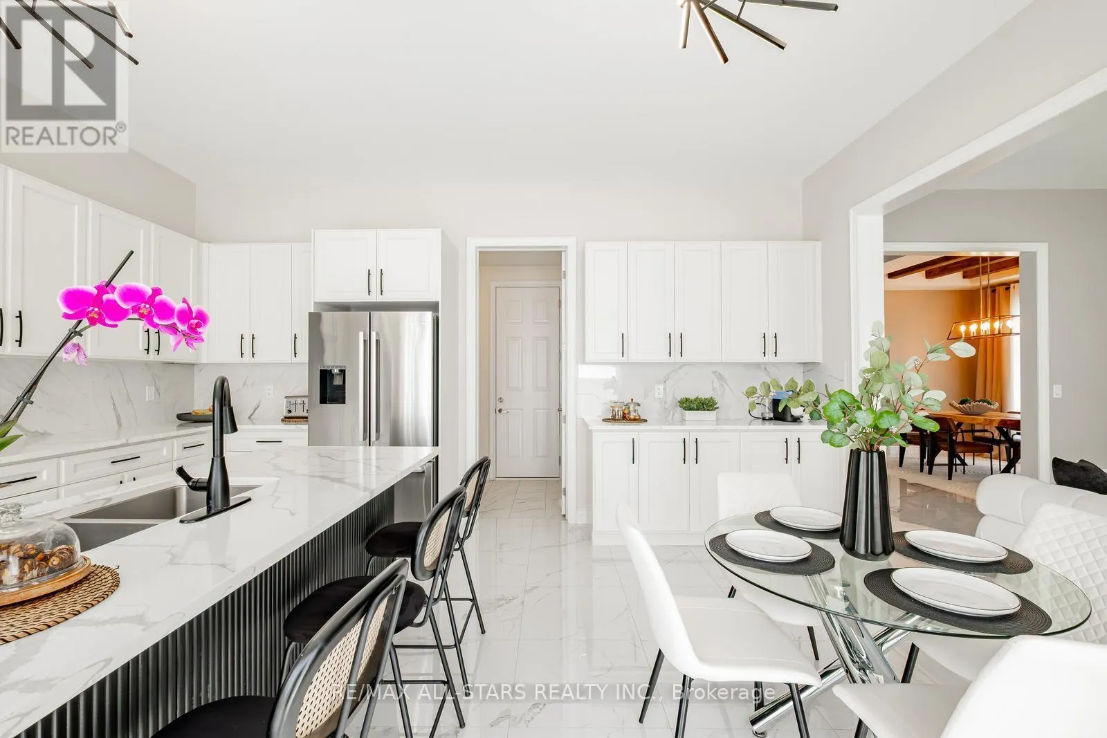 7 BALLANVIEW COURT