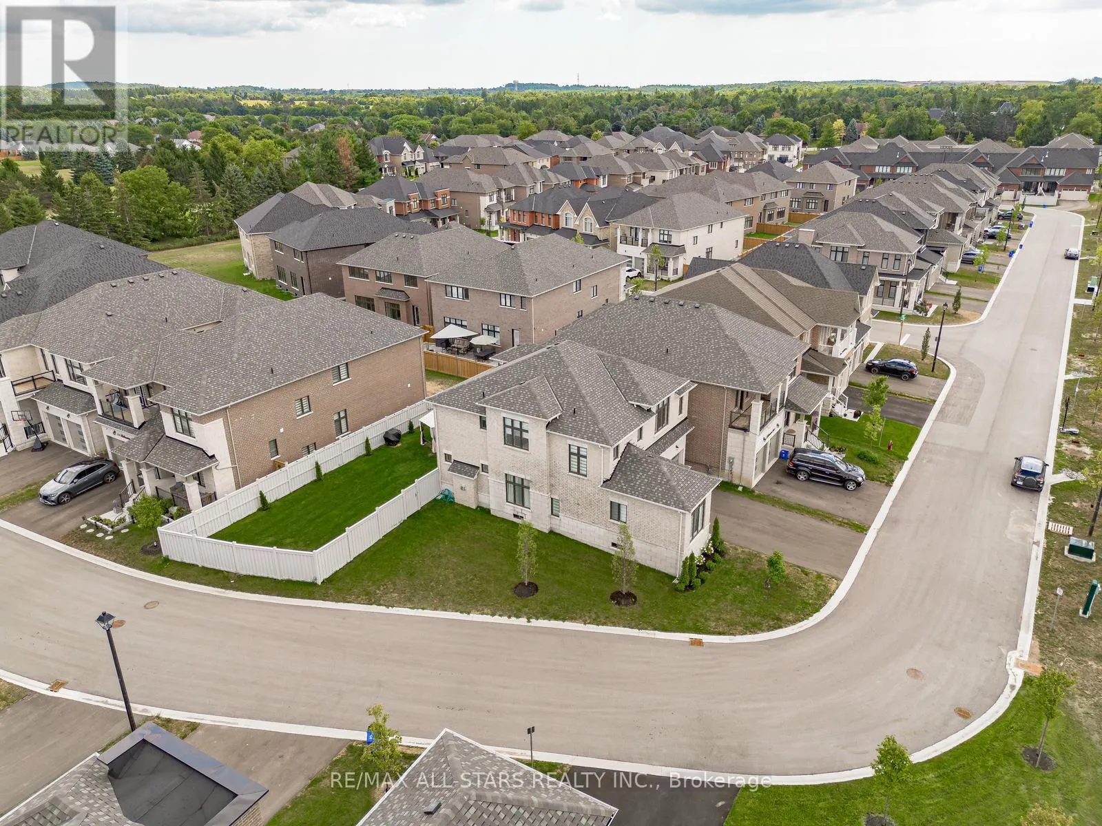 7 BALLANVIEW COURT