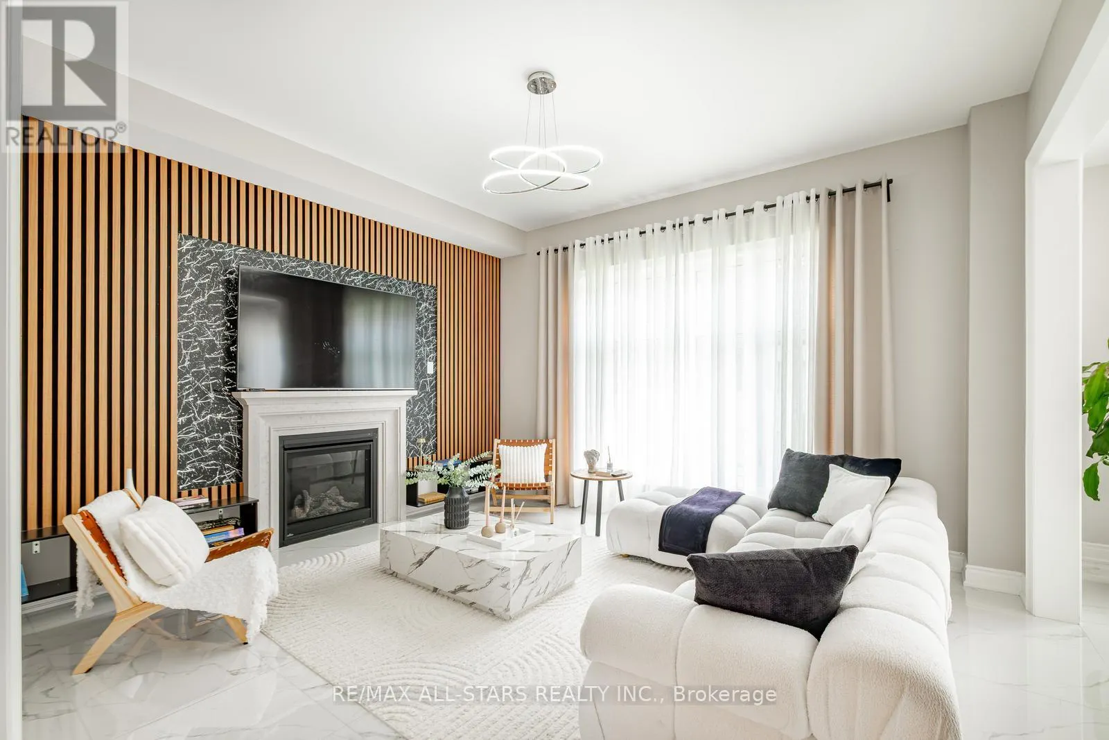 7 BALLANVIEW COURT