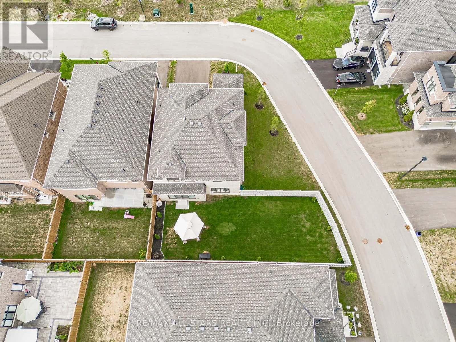 7 BALLANVIEW COURT
