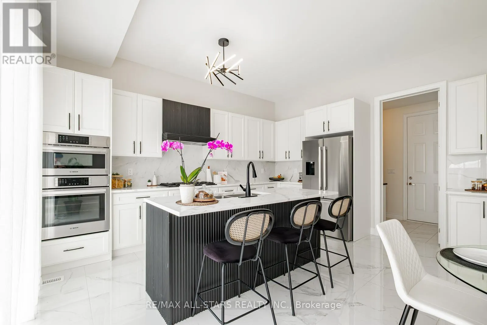 7 BALLANVIEW COURT