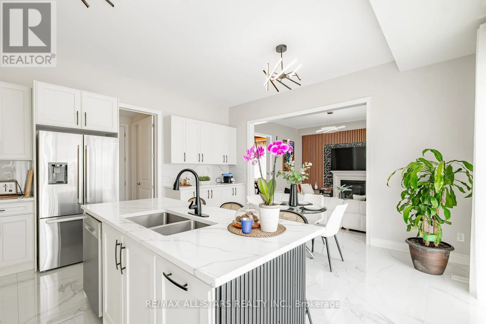 7 BALLANVIEW COURT