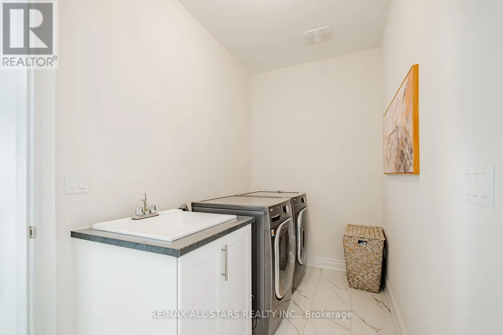 7 BALLANVIEW COURT