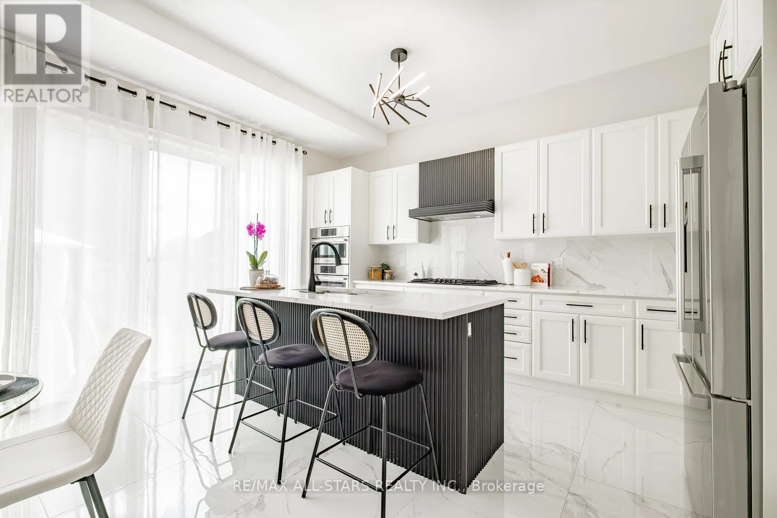 7 BALLANVIEW COURT