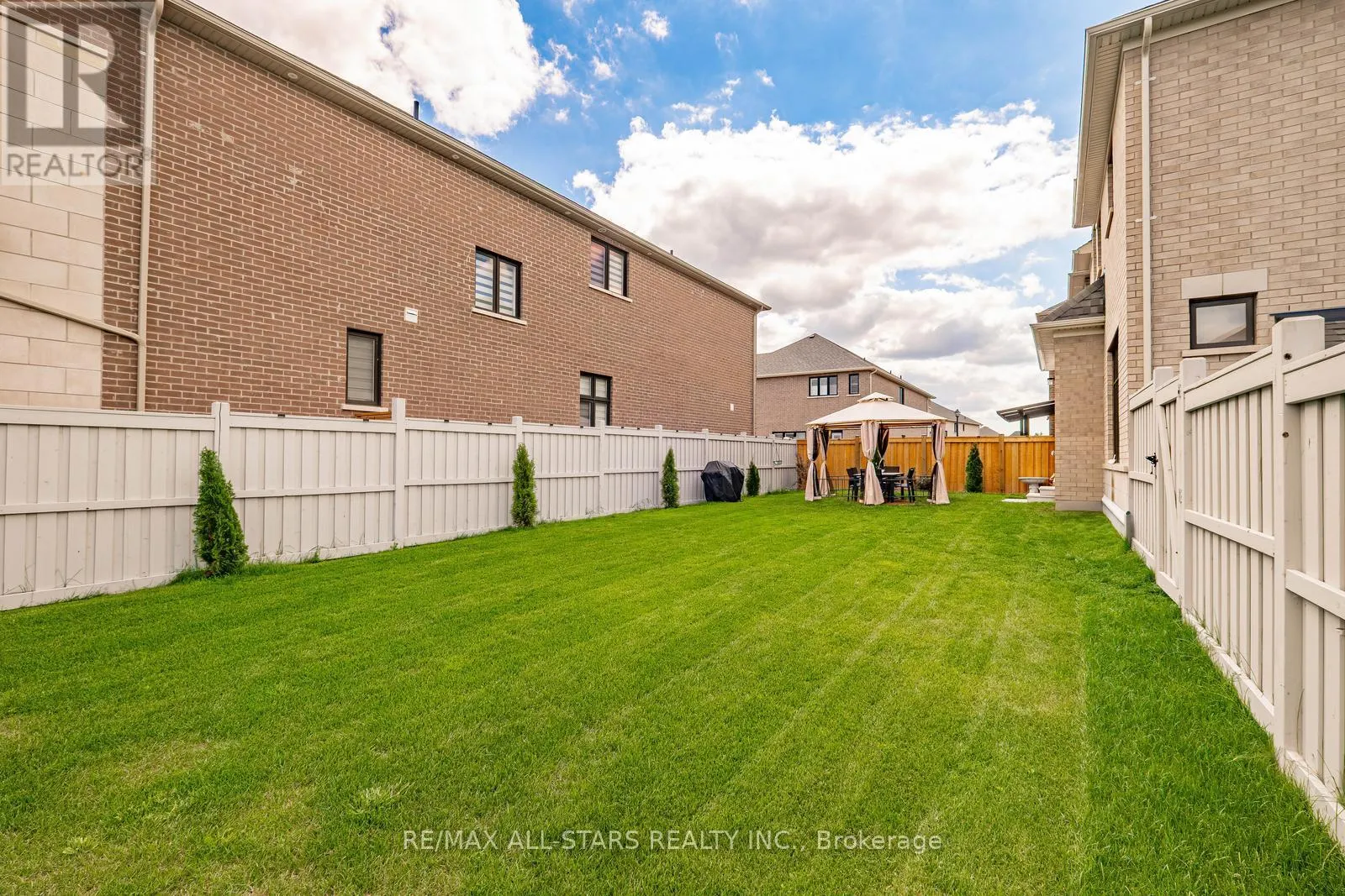 7 BALLANVIEW COURT