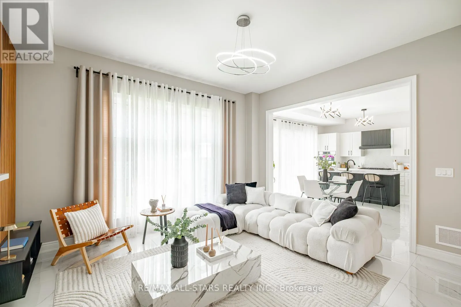 7 BALLANVIEW COURT