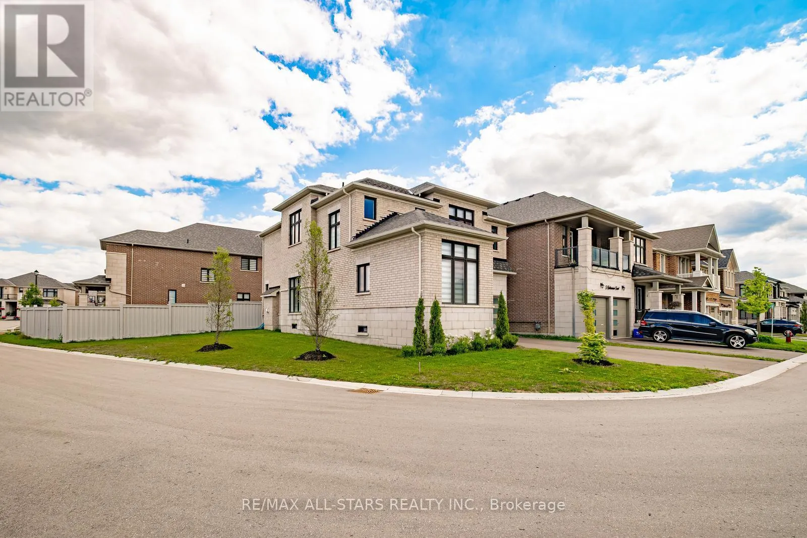 7 BALLANVIEW COURT