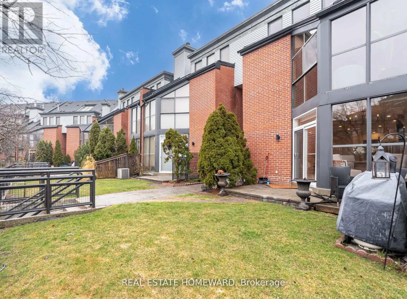 TH10 - 100 ARBORS LANE