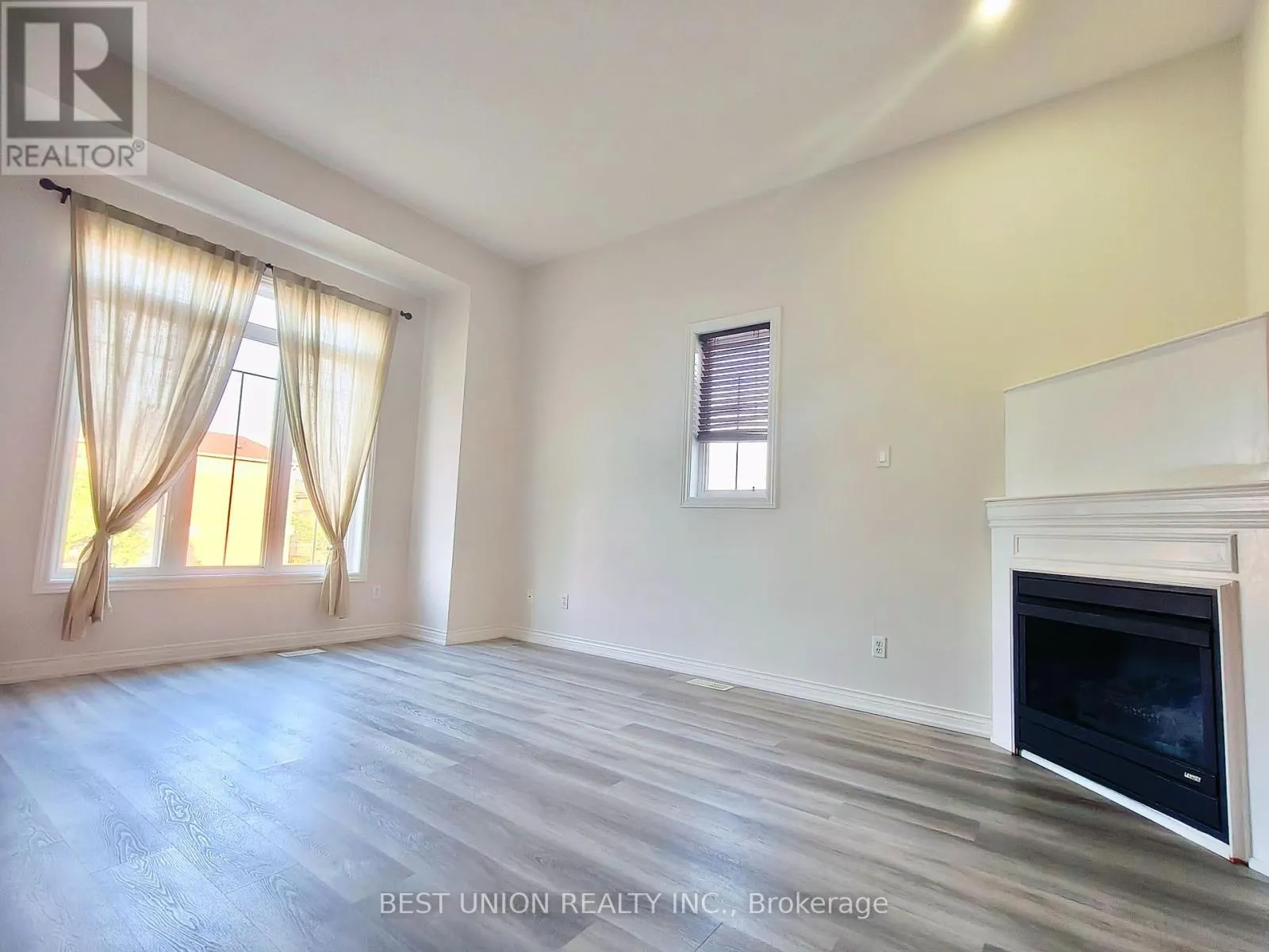 UPPER - 64 MANORHEIGHTS STREET