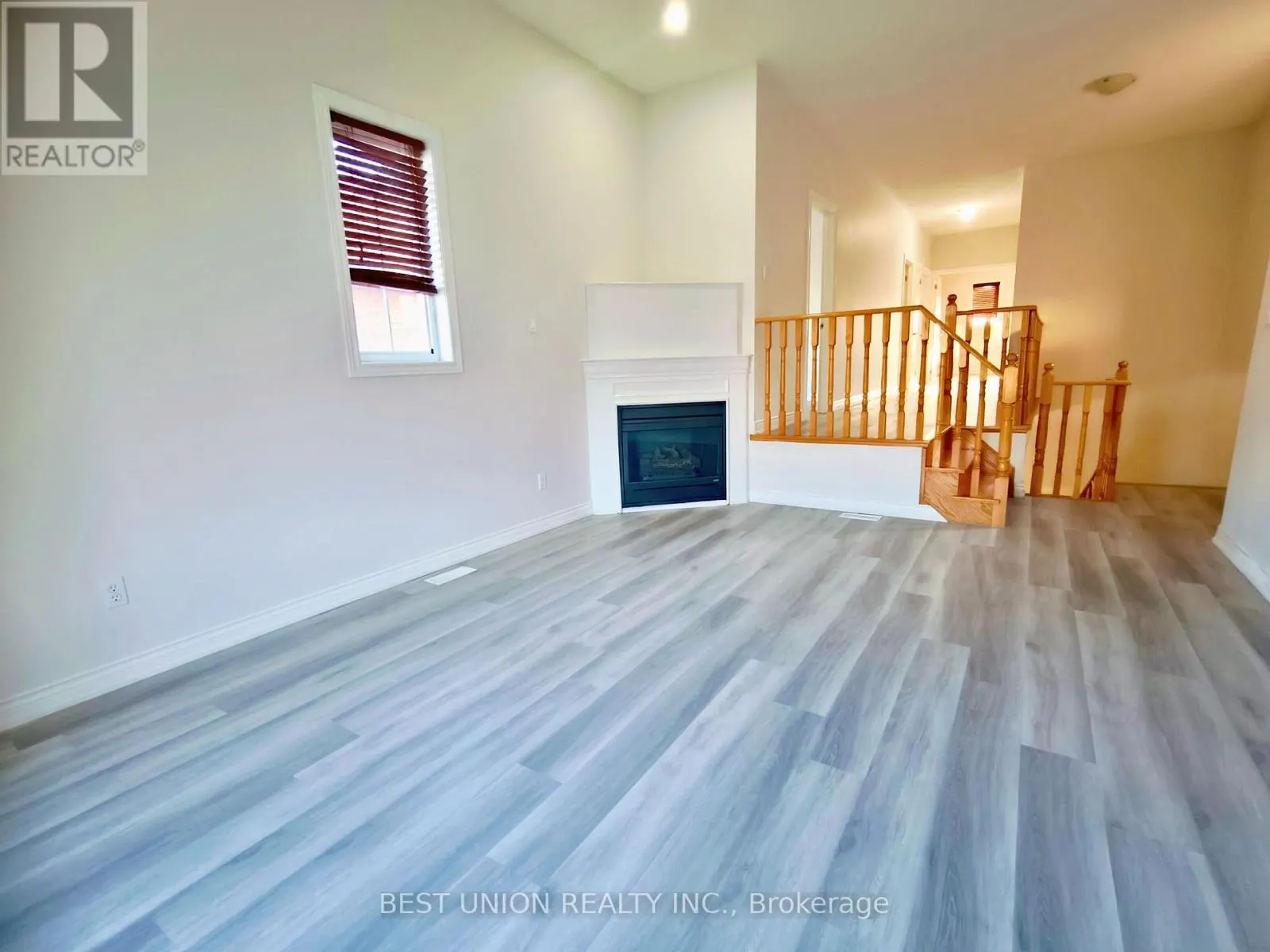 UPPER - 64 MANORHEIGHTS STREET