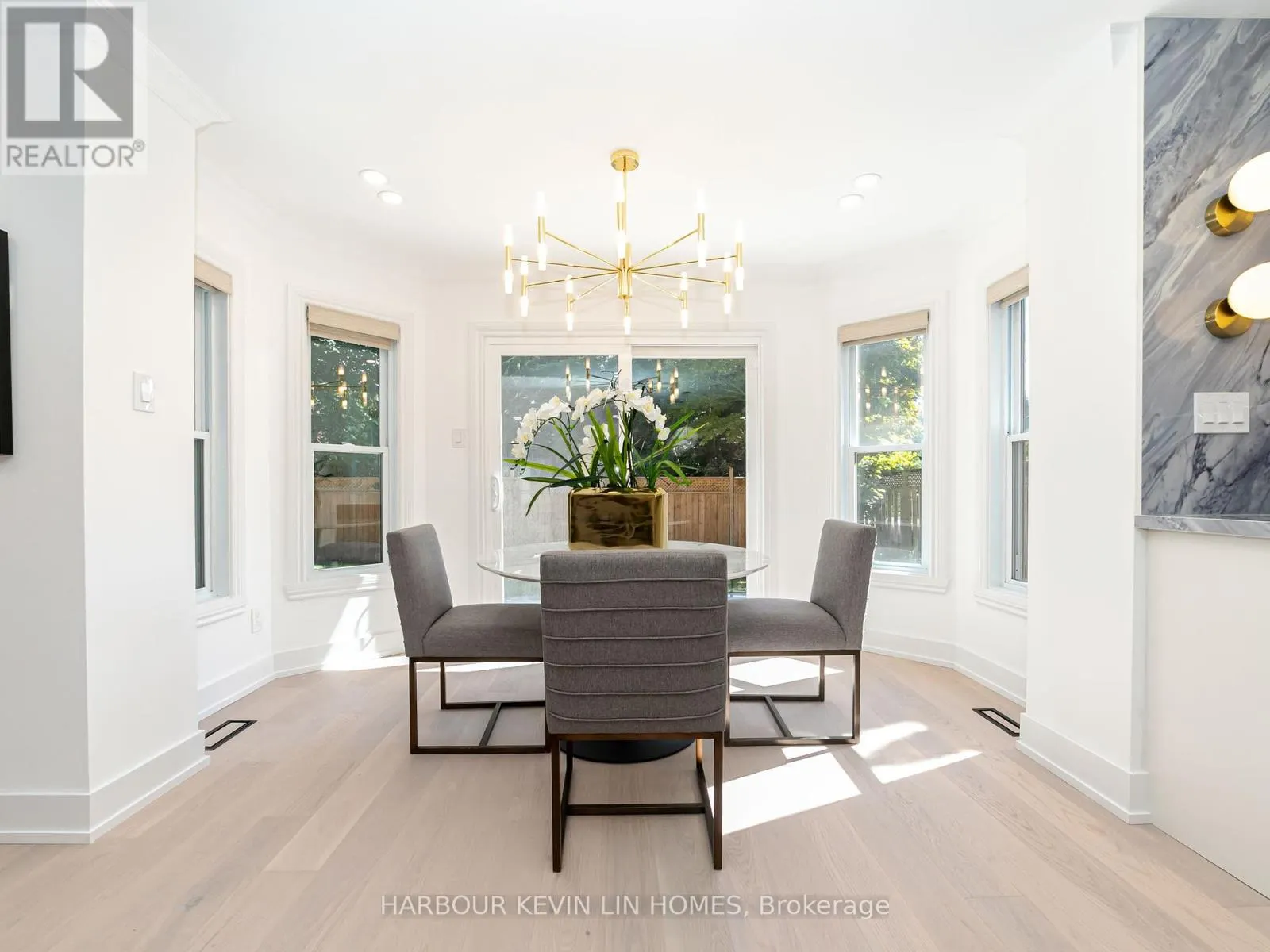 19 WILLETT CRESCENT