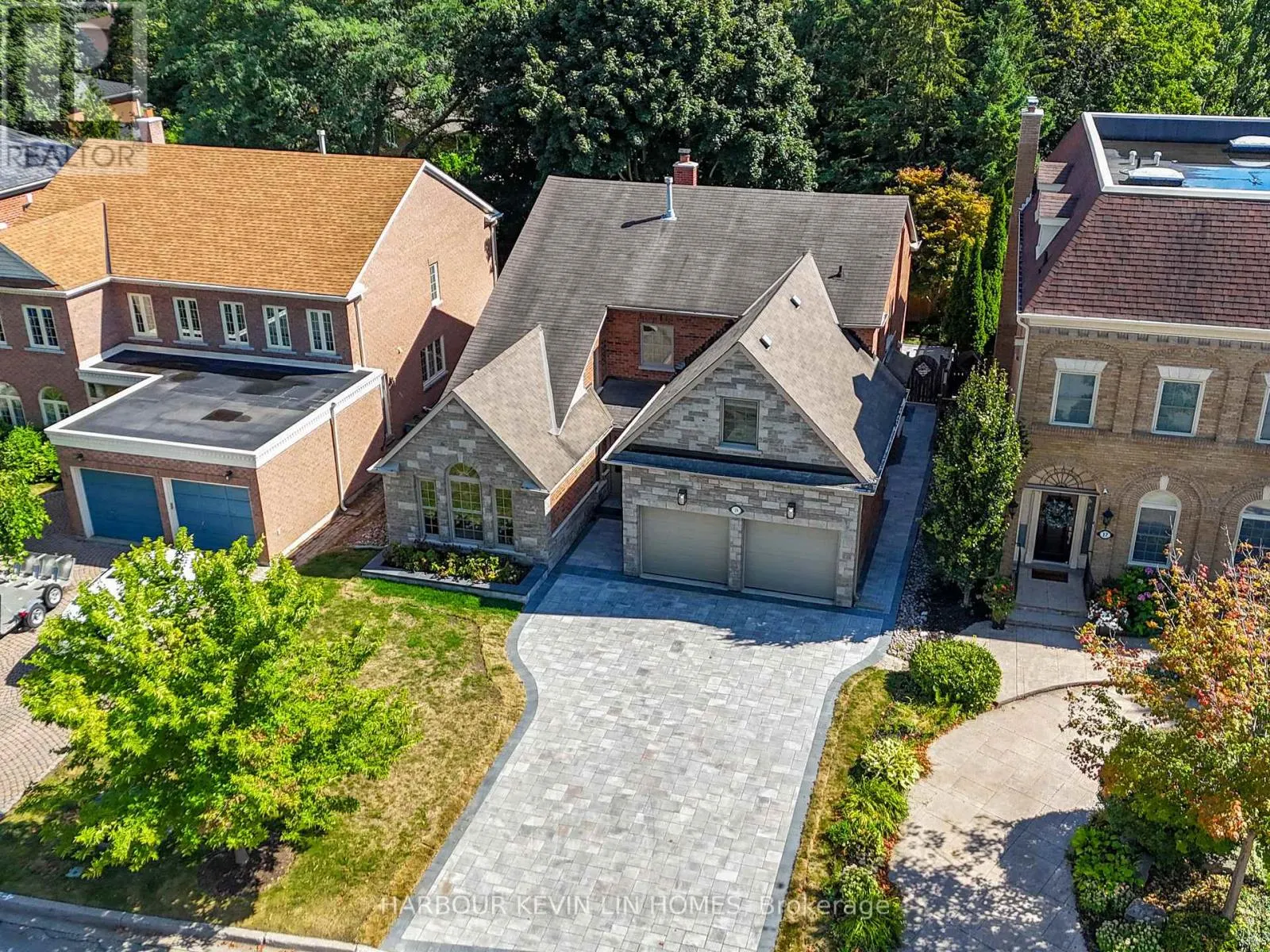 19 WILLETT CRESCENT