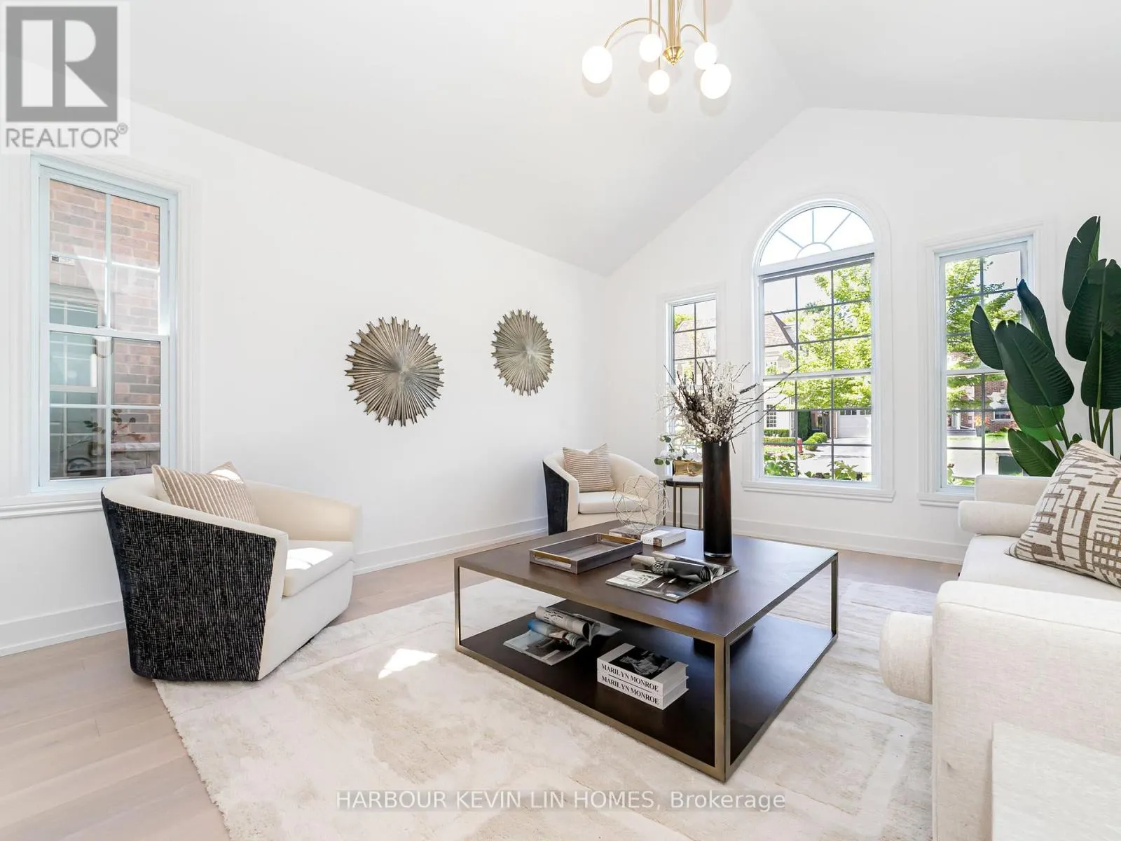 19 WILLETT CRESCENT