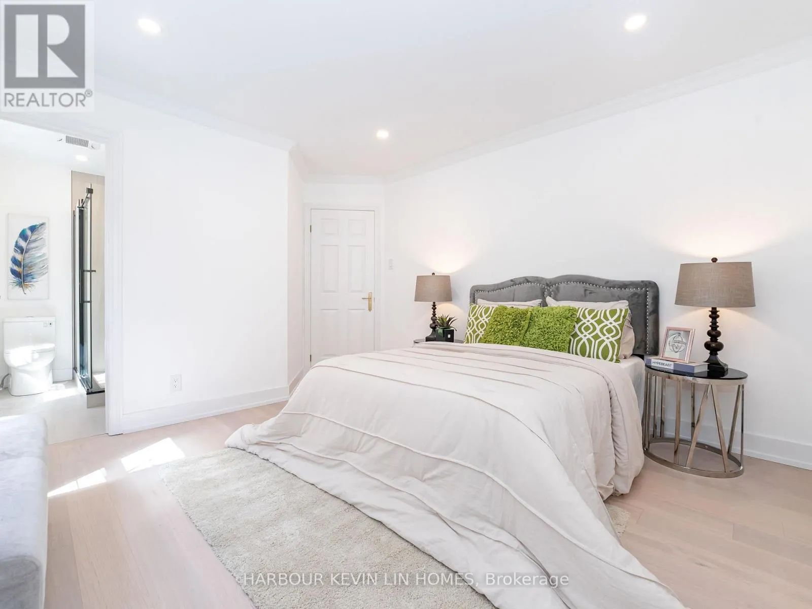 19 WILLETT CRESCENT