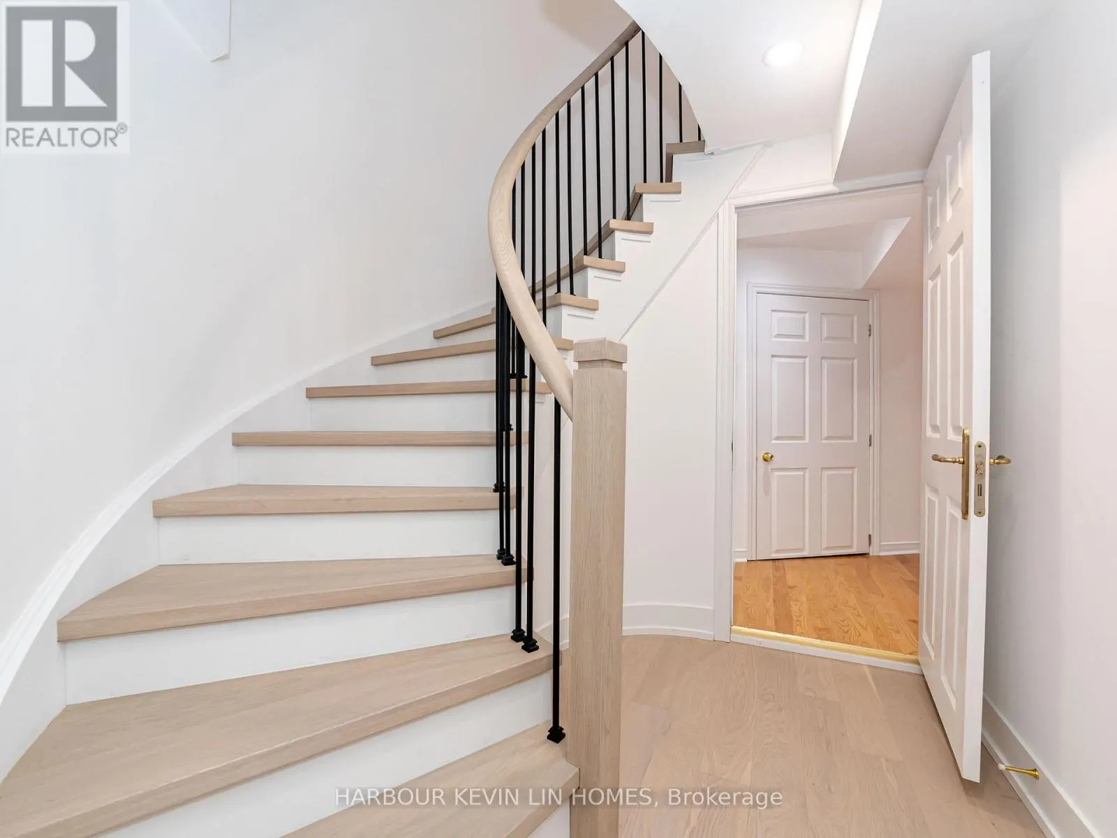 19 WILLETT CRESCENT