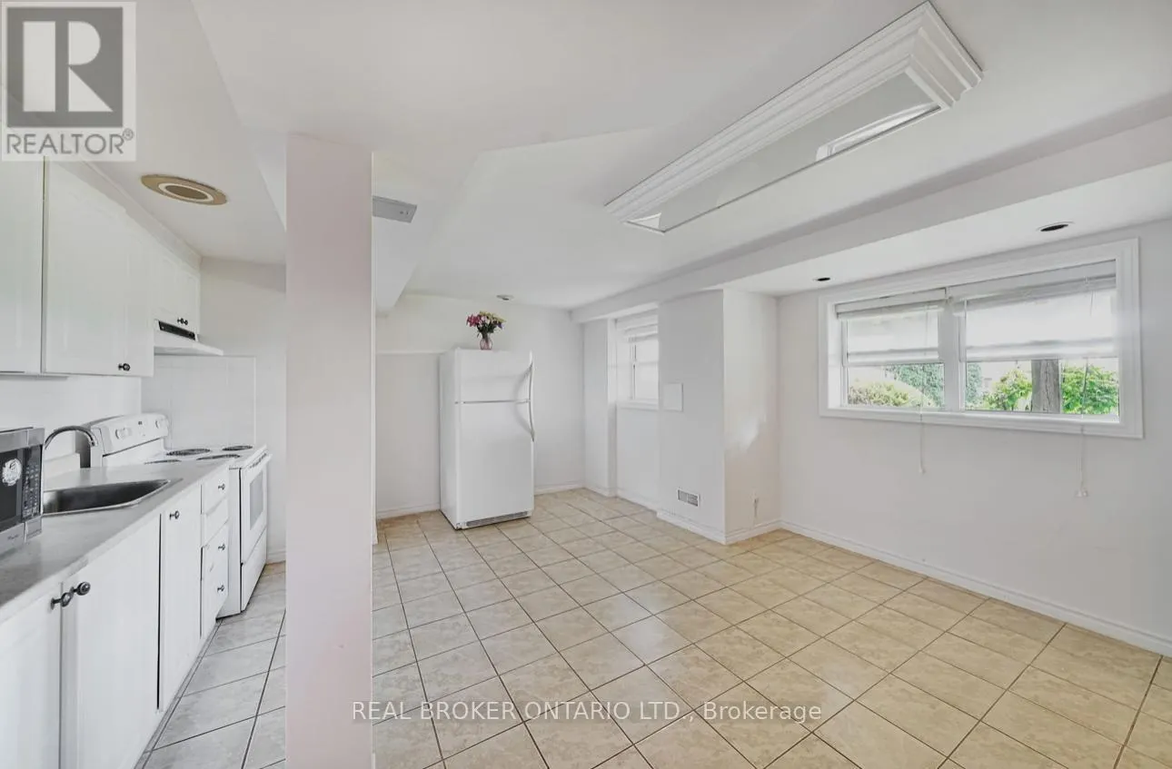 39 WOODROOF CRESCENT