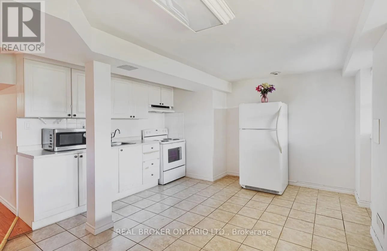 39 WOODROOF CRESCENT