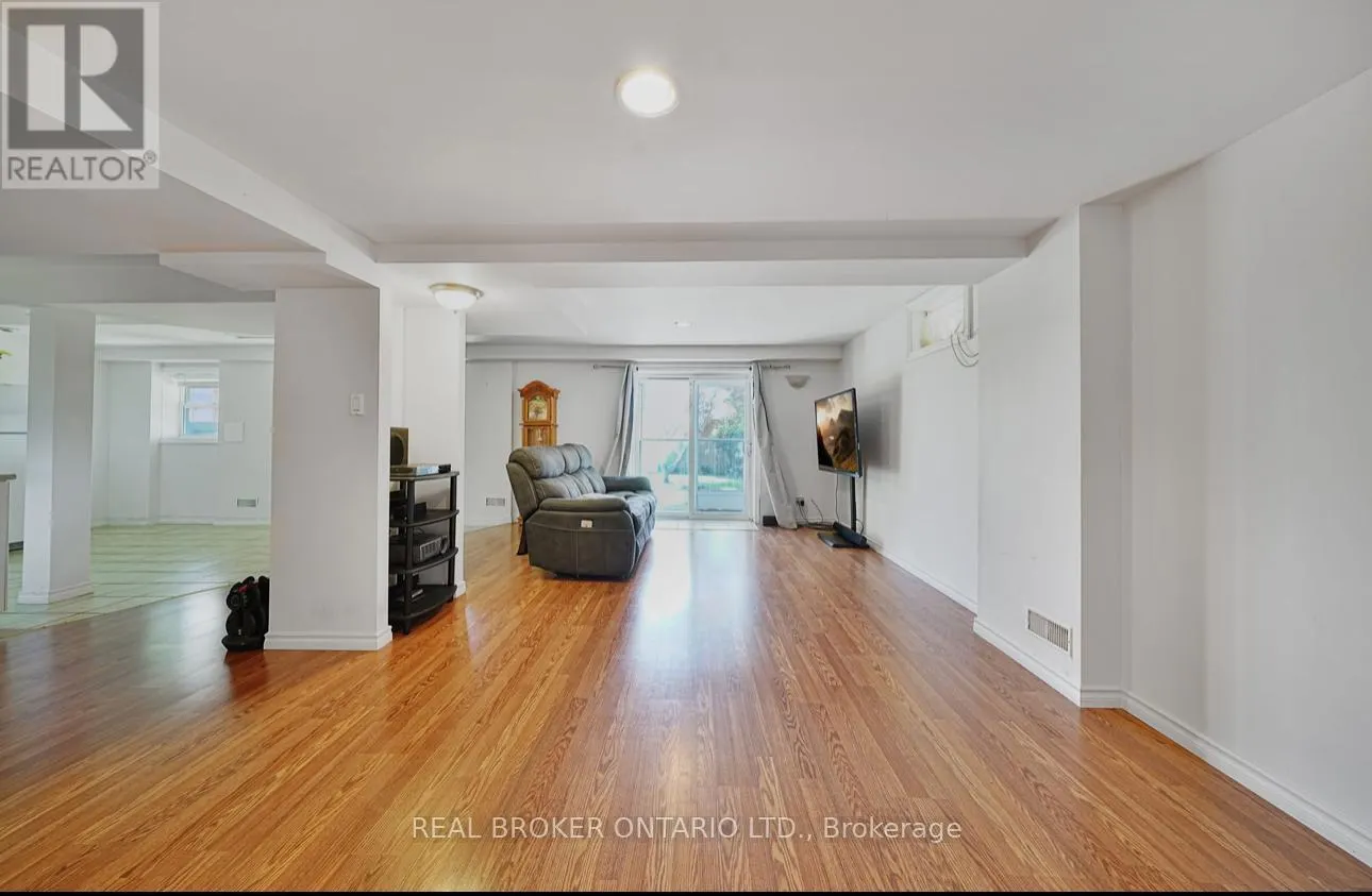 39 WOODROOF CRESCENT