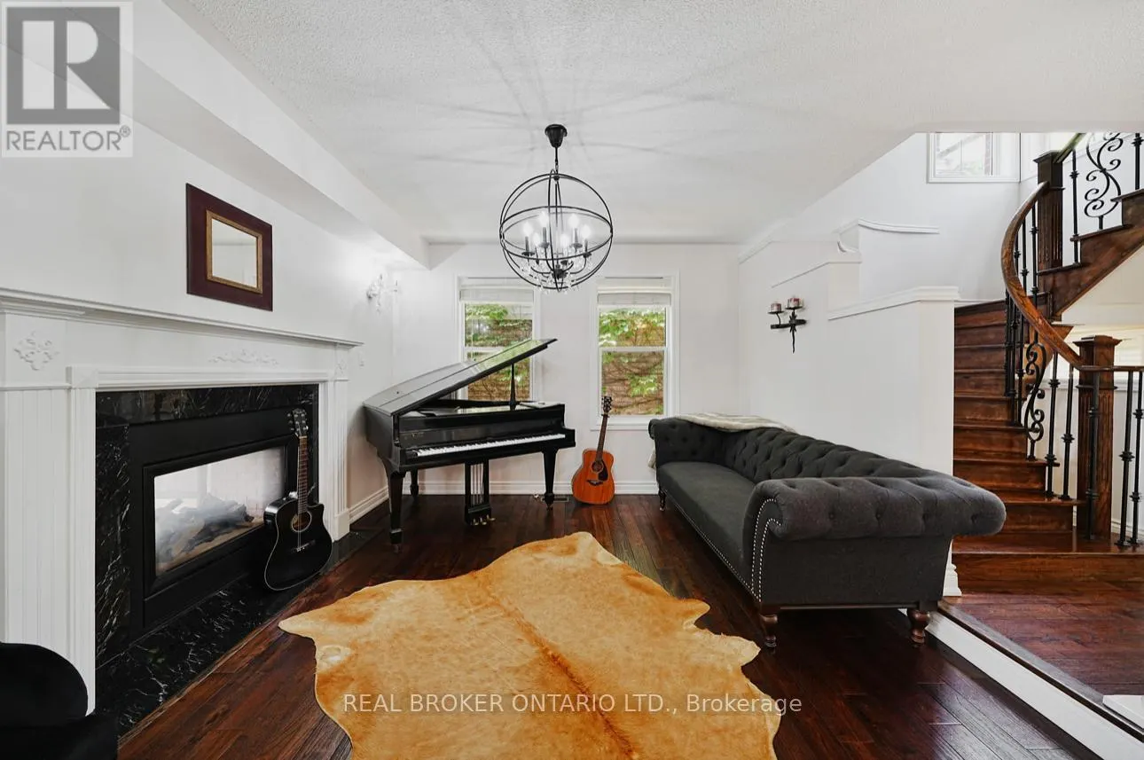 39 WOODROOF CRESCENT