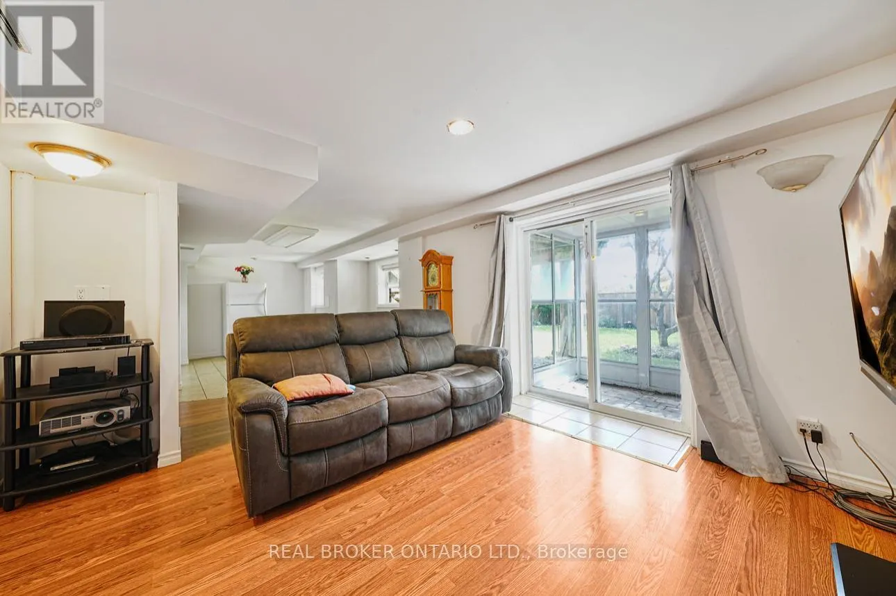 39 WOODROOF CRESCENT