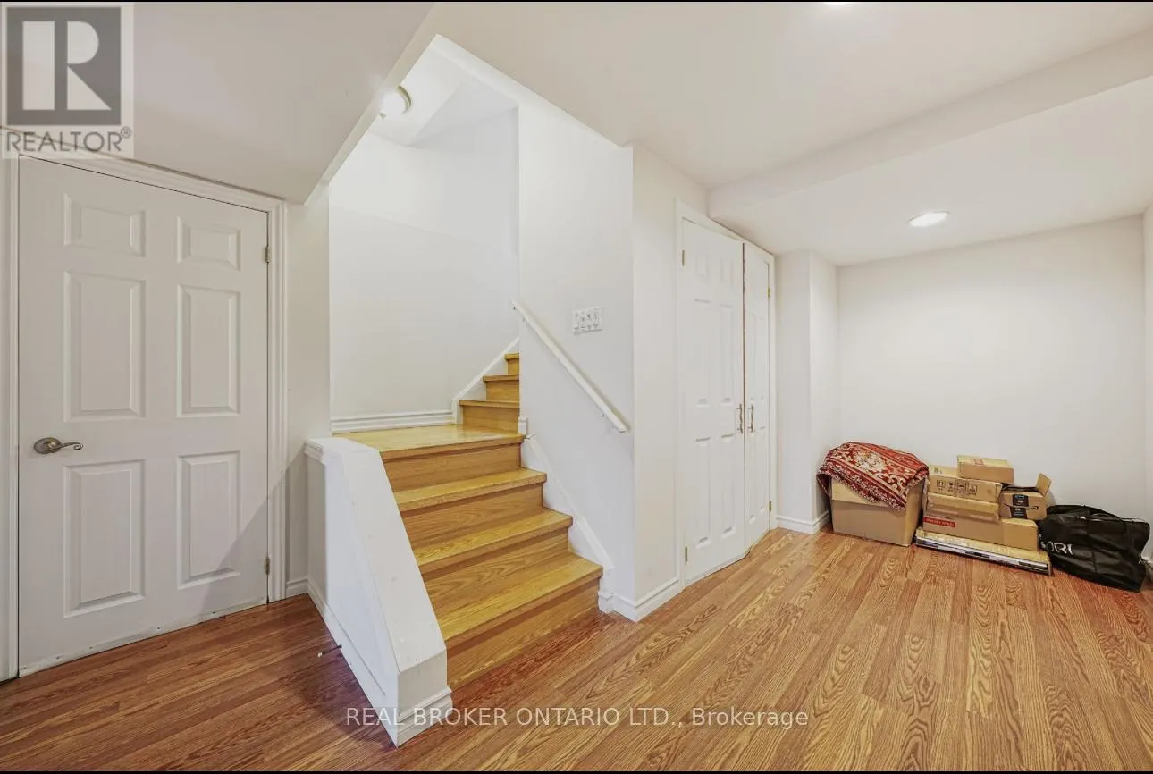 39 WOODROOF CRESCENT