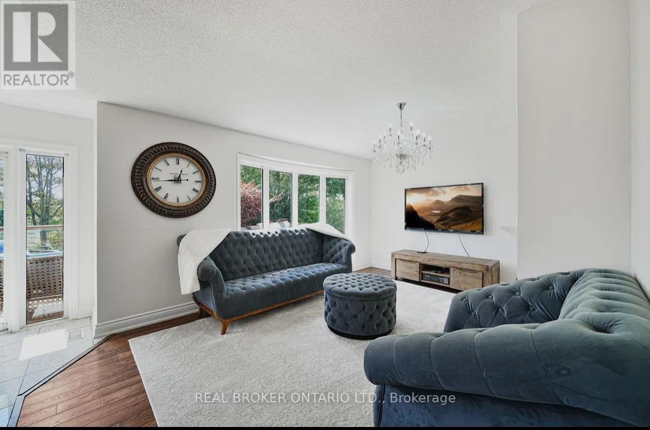39 WOODROOF CRESCENT