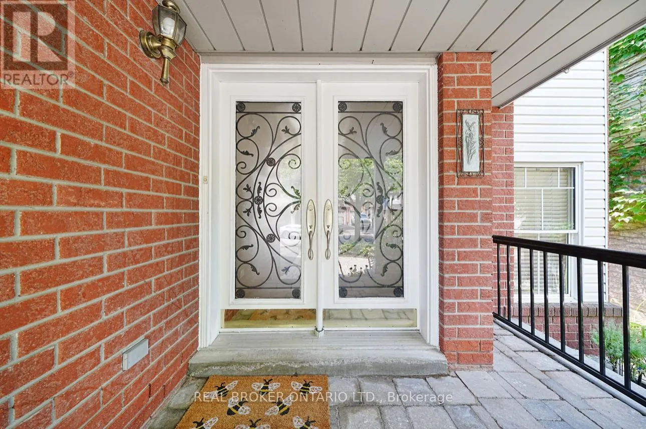 39 WOODROOF CRESCENT