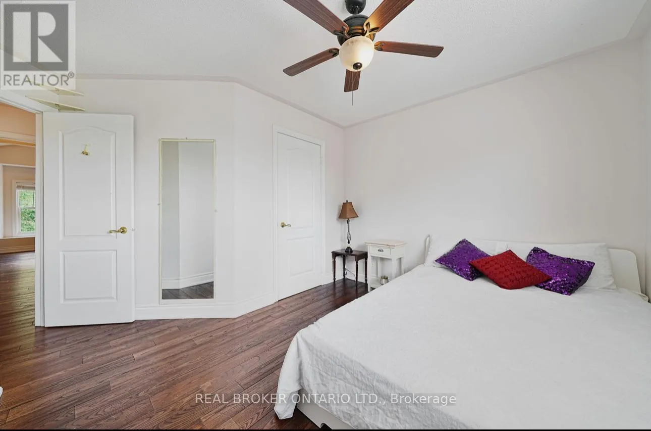 39 WOODROOF CRESCENT