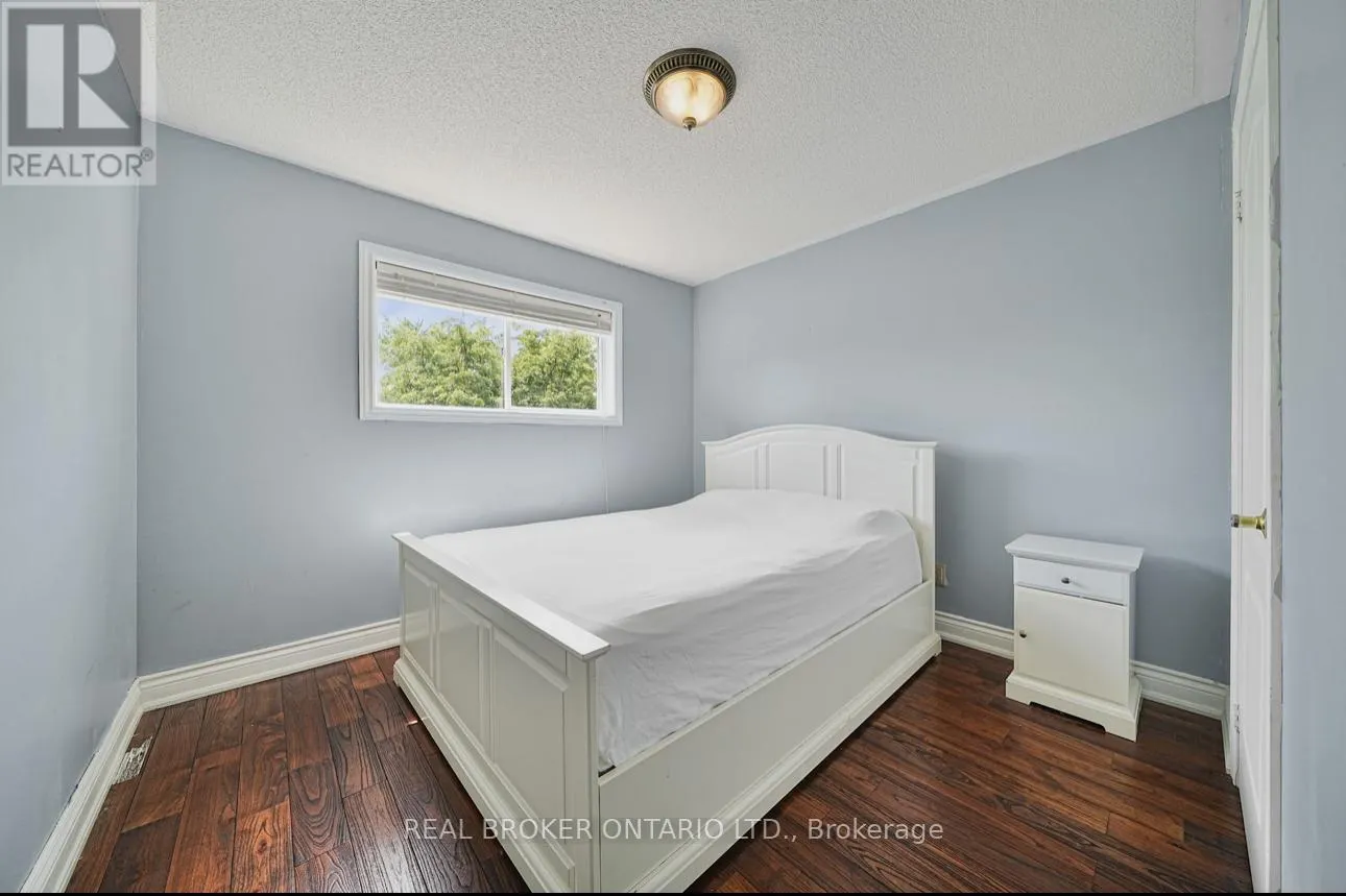 39 WOODROOF CRESCENT