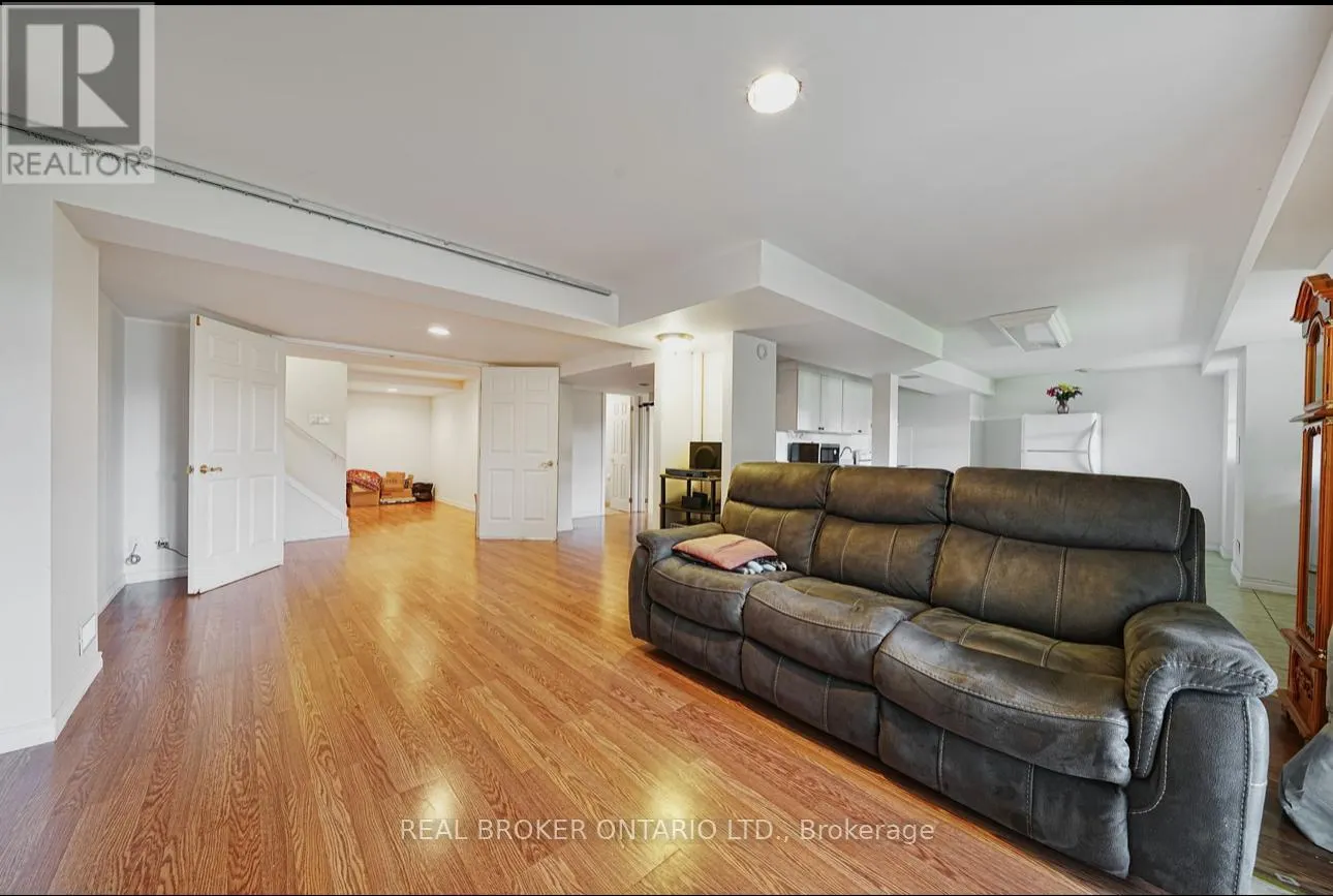 39 WOODROOF CRESCENT