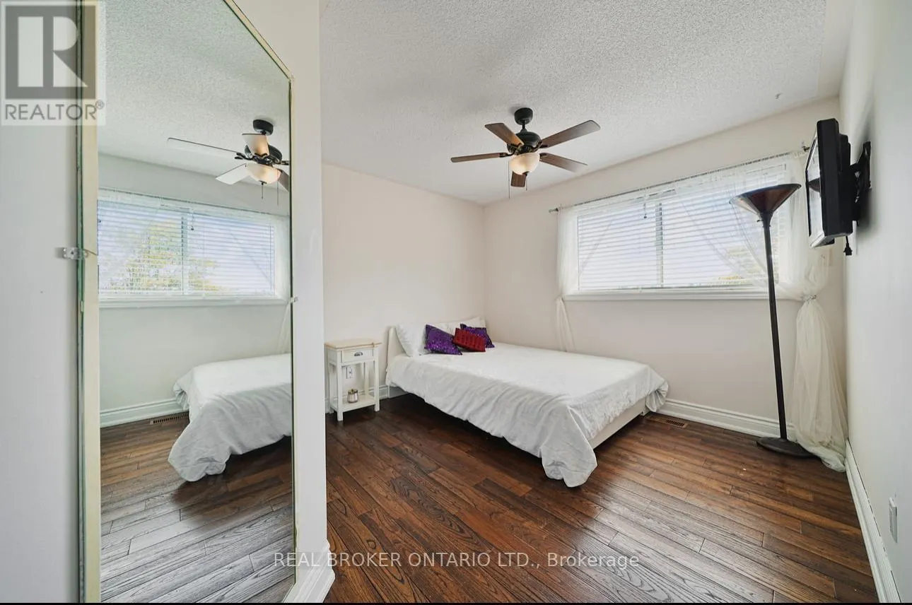 39 WOODROOF CRESCENT