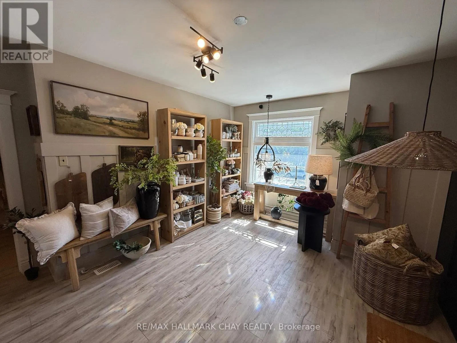 UPPER - 78 VICTORIA STREET E